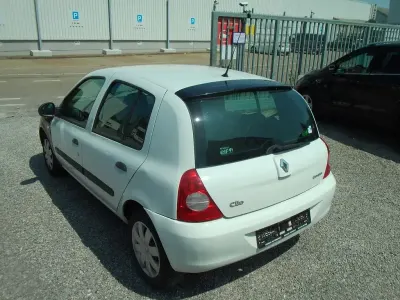 Gebraucht Renault Clio II Authentique 58 PS (42 kW) 2009 Weiß Limousine