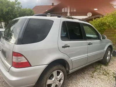Gebraucht Mercedes ML320 218 PS (160 kW) 2002 Silber SUV