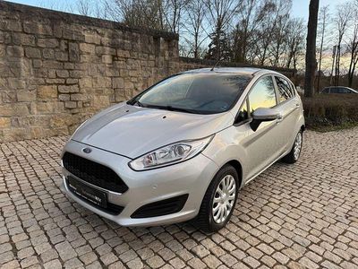 Gebraucht Ford Fiesta Titanium 101 PS (74 kW) 2016 Silber Limousine