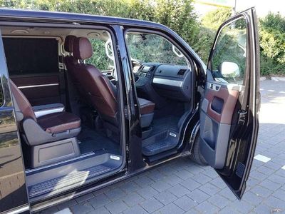 Schwarz Gebraucht 2015 VW T5 Highline Van | 25.299 € (Fairer Preis)