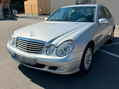 Gebraucht Mercedes E270 184 PS (135 kW) 2003 Silber Limousine