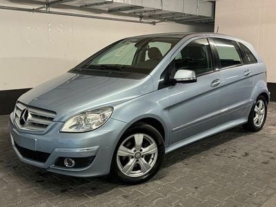 Gebraucht Mercedes B200 Sport 140 PS (102 kW) 2010 Blau Van / Kleinbus
