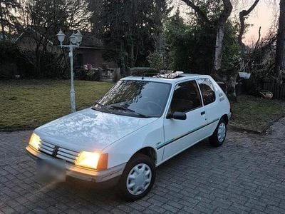 Gebraucht Peugeot 205 60 PS (44 kW) 1993 Weiß Kleinwagen