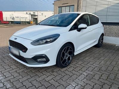 Begagnad Ford Fiesta ST 200 HK (147 kW) 2020 Vit Halvkombi