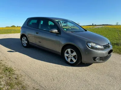 Gebraucht VW Golf VI Team 105 PS (77 kW) 2010 Grau Kleinwagen