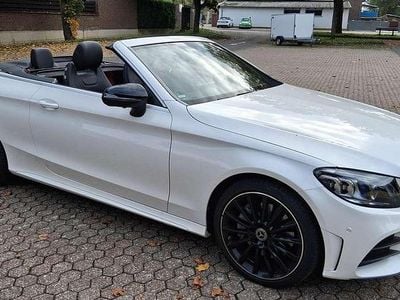 Weiß Gebraucht 2023 Mercedes C400 AMG line Plus Cabrio | 59.950 €