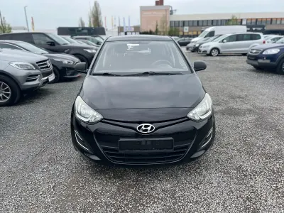 Gebraucht Hyundai i20 Classic 86 PS (63 kW) 2015 Schwarz Kleinwagen