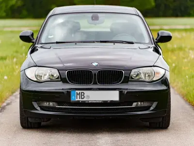 Gebraucht BMW 116 122 PS (89 kW) 2011 Schwarz Kleinwagen