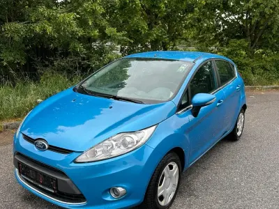 Gebraucht Ford Fiesta Titanium 82 PS (60 kW) 2011 Blau Kleinwagen