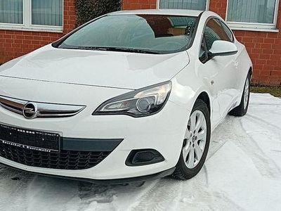 Weiß Gebraucht 2014 Opel Astra GTC Limousine | 5.490 € (Guter Preis)