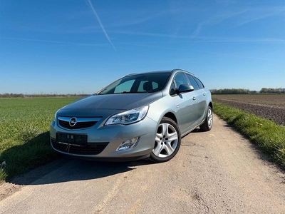 Gebraucht Opel Astra Design Edition 120 PS (88 kW) 2012 Grau Kombi