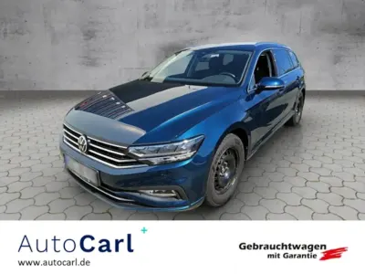 Gebraucht VW Passat Business 150 PS (110 kW) 2023 Aquamarinblau metallic Kombi