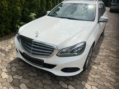 Gebraucht Mercedes E220 170 PS (125 kW) 2015 Weiß Kombi