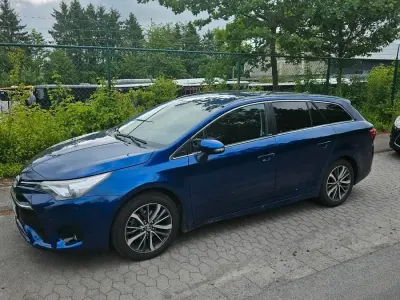 Gebraucht Toyota Avensis 147 PS (108 kW) 2016 Blau Kombi