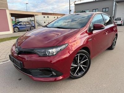 Gebraucht Toyota Auris Hybrid Team 99 PS (72 kW) 2019 Rot Limousine