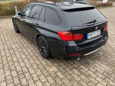 Gebraucht BMW 320 Sport Line 184 PS (135 kW) 2014 Schwarz Kombi