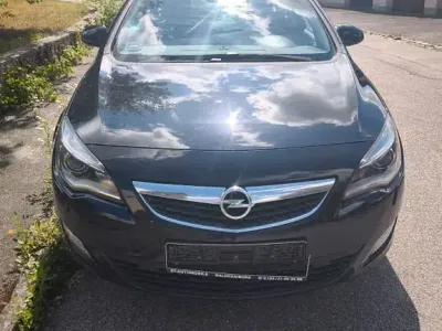 Gebraucht Opel Astra Sport 140 PS (102 kW) 2011 Schwarz Kombi