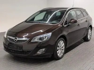Gebraucht Opel Astra Innovation 140 PS (102 kW) 2012 Mahagonibraunmet. Kombi