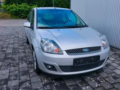 Gebraucht Ford Fiesta 70 PS (51 kW) 2008 Silber Kleinwagen