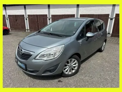 Gebraucht Opel Meriva 101 PS (74 kW) 2012 Silbersee/silver lake Van / Kleinbus