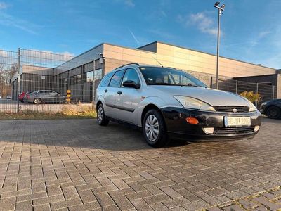 Silber Gebraucht 2000 Ford Focus Kombi | 1.350 € (Guter Preis)