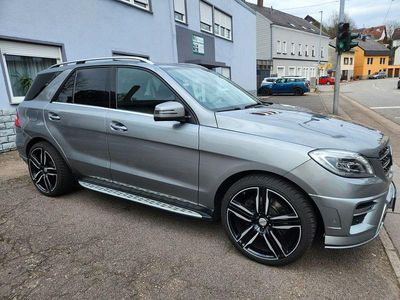 Grau Gebraucht 2015 Mercedes ML350 SUV | 22.250 € (Etwas zu teuer)