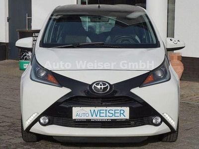 Gebraucht Toyota Aygo X-play 81 PS (59 kW) 2015 Solid white Kleinwagen