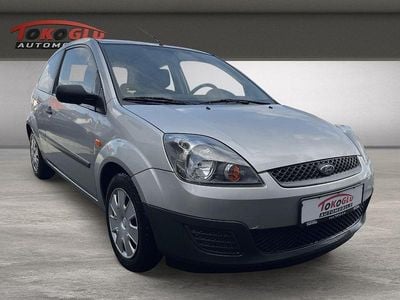 Gebraucht Ford Fiesta Ambiente 60 PS (44 kW) 2006 Silber Kleinwagen