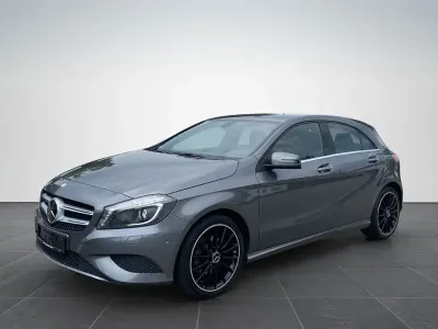 Gebraucht Mercedes A180 Urban 122 PS (89 kW) 2015 Grau Kleinwagen