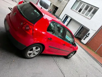 Gebraucht VW Golf V 105 PS (77 kW) 2007 Rot Kleinwagen