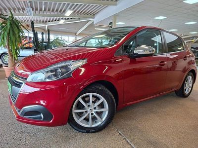 Rot Gebraucht 2017 Peugeot 208 Style Kleinwagen | 8.990 € (Etwas zu teuer)