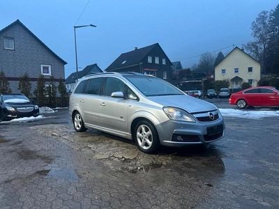 Silber Gebraucht 2007 Opel Zafira Van / Kleinbus | 2.399 € (Fairer Preis)
