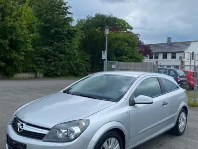 Używany Opel Astra GTC Selection 90 KM (66 kW) 2009 Srebrny Sedan/Limuzyna