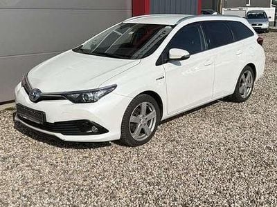 Gebraucht Toyota Auris Hybrid Design 99 PS (72 kW) 2015 White pearl cs Kombi