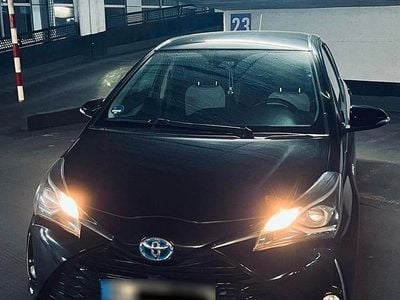Gebraucht Toyota Yaris Hybrid Business Edition 75 PS (55 kW) 2019 Schwarz Kleinwagen