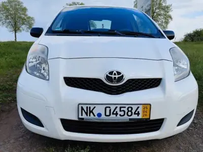 Gebraucht Toyota Yaris 69 PS (50 kW) 2009 Weiß Kleinwagen