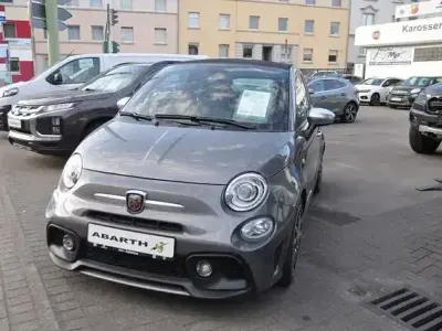 Gebraucht Abarth 595C Turismo 165 PS (121 kW) 2018 Colore esterno (record grau) (metallic) Cabrio