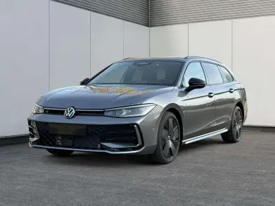 Neu VW Passat R-line 193 PS (141 kW) 2025 Diabasgrau metallic Kombi