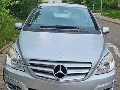 Mercedes B200