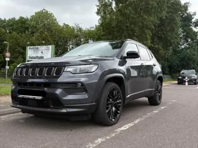 Gebraucht Jeep Compass 131 PS (96 kW) 2022 Grau SUV