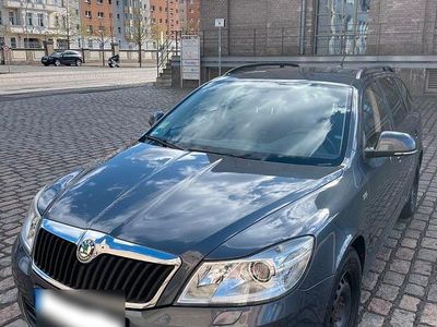 Second-hand Skoda Octavia Family 140 CP (102 kW) 2012 Gri Break