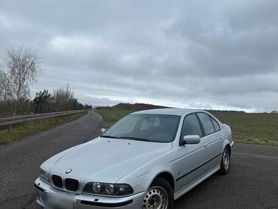 Gebraucht BMW 525 M Sport 163 PS (119 kW) 2001 Silber Limousine