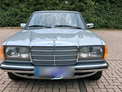 Gebraucht Mercedes E230 136 PS (100 kW) 1984 Silber Limousine
