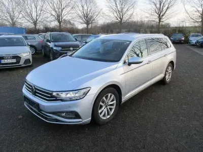 Gebraucht VW Passat Business 150 PS (110 kW) 2023 Scale silver (metallic) Kombi