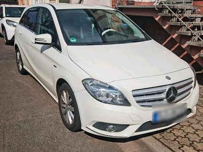 Usata Mercedes B180 122 CV (89 kW) 2011 Bianco Monovolume