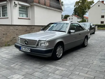 Gebraucht Mercedes E220 150 PS (110 kW) 1993 Silber Coupé