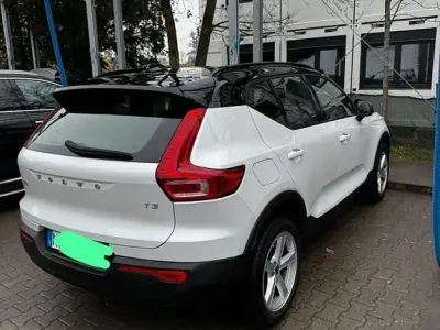 Używany Volvo XC40 163 KM (119 kW) 2021 Biały SUV