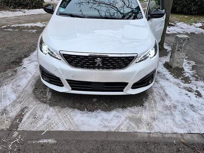 Weiß Gebraucht 2018 Peugeot 308 Kombi | 12.000 €