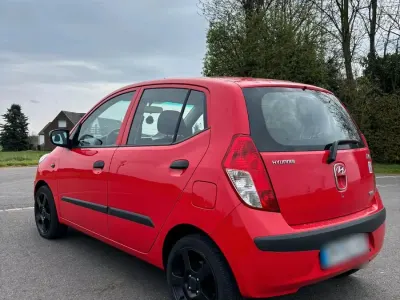Gebraucht Hyundai i10 78 PS (57 kW) 2009 Rot Kleinwagen
