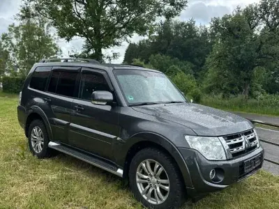 Gebraucht Mitsubishi Pajero Instyle 200 PS (147 kW) 2012 Grau SUV